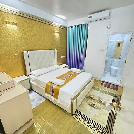 Ontrack Travel Apartment Male Exterior photo