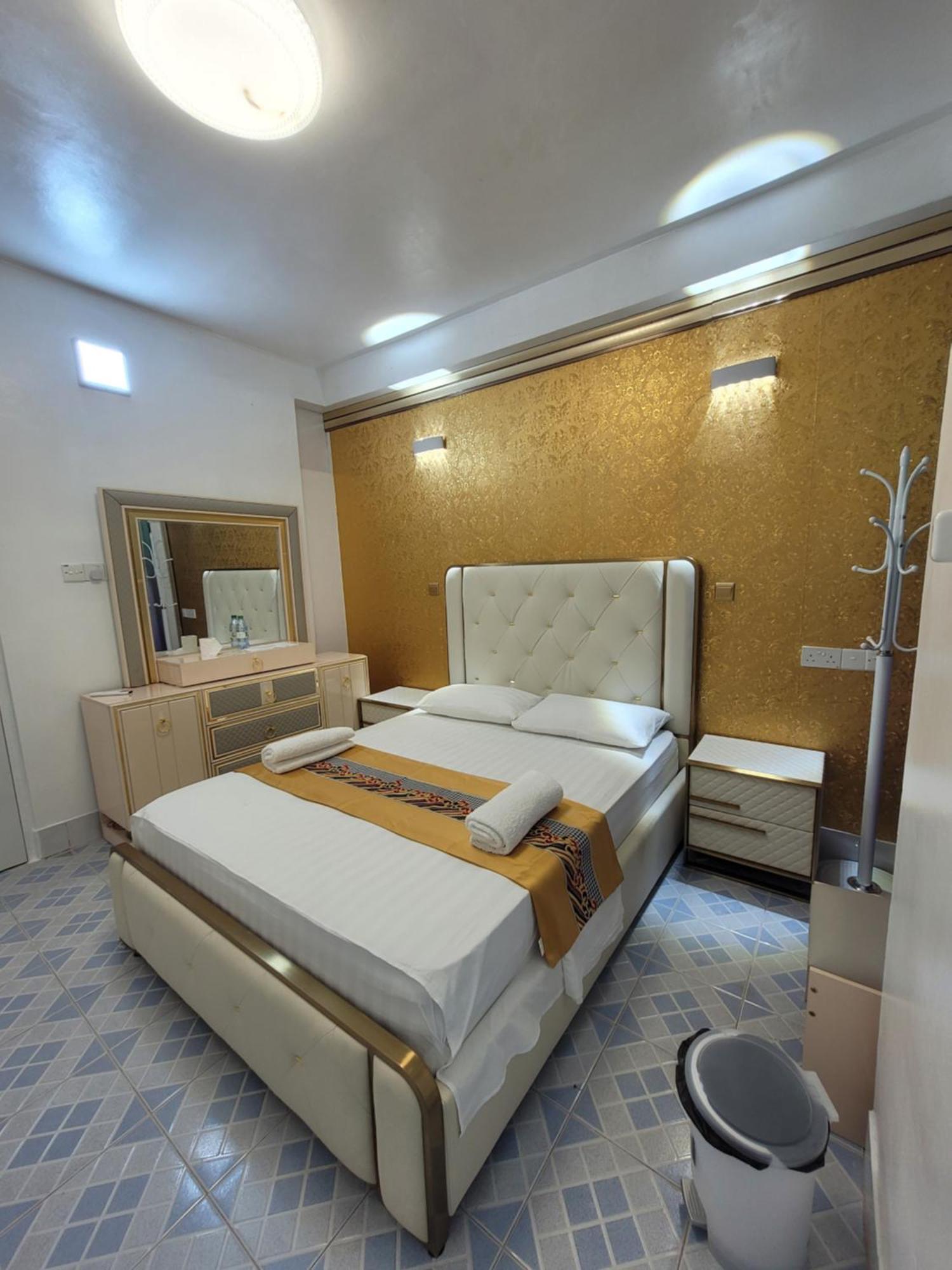 Ontrack Travel Apartment Male Exterior photo